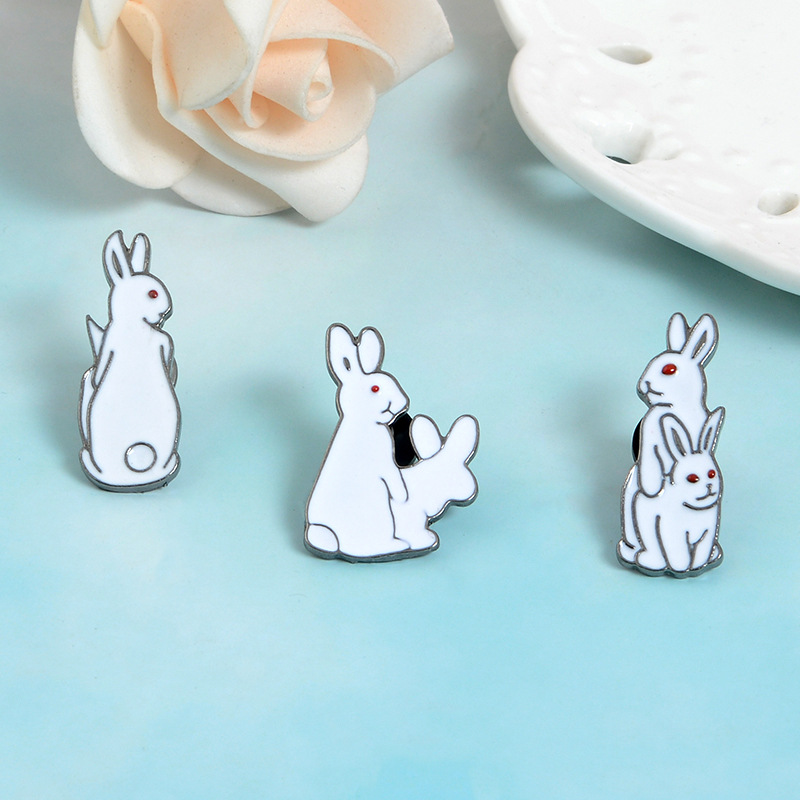 Брошь на булавке с изображение – обзор и цена Embroidery Rabbit