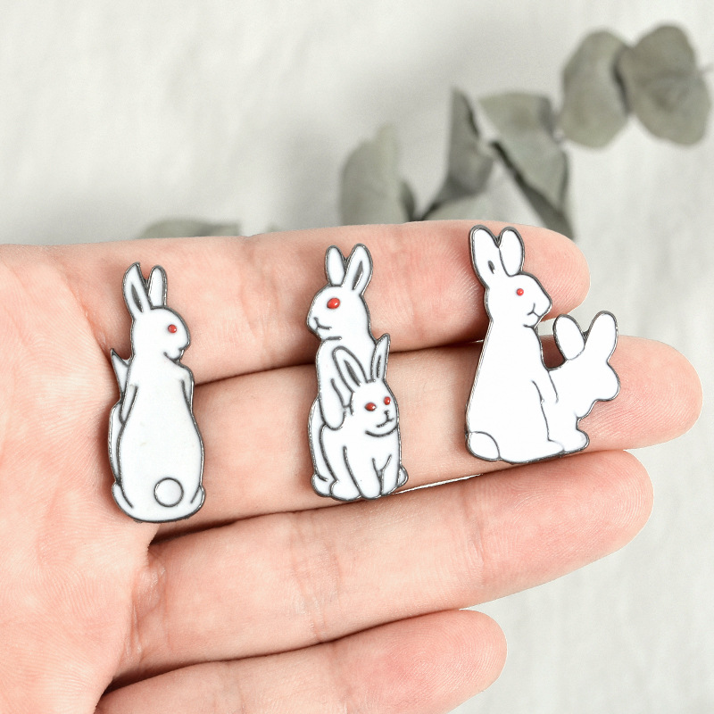 Брошь на булавке с изображение – обзор и цена Embroidery Rabbit