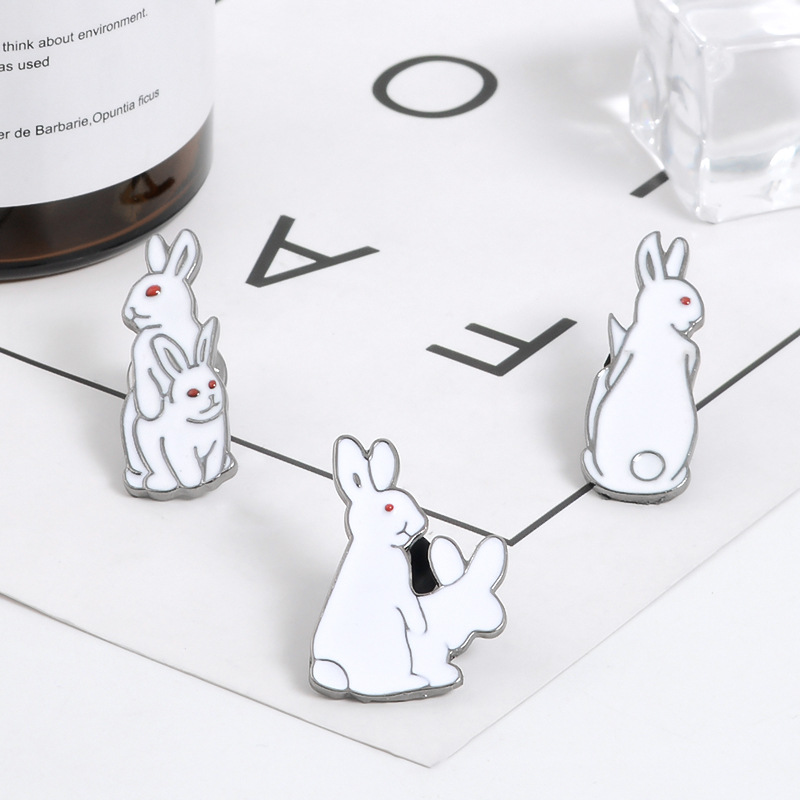 Брошь на булавке с изображение – обзор и цена Embroidery Rabbit